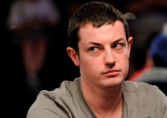 “德州扑克策略：如何运用投影技巧提升游戏水平”